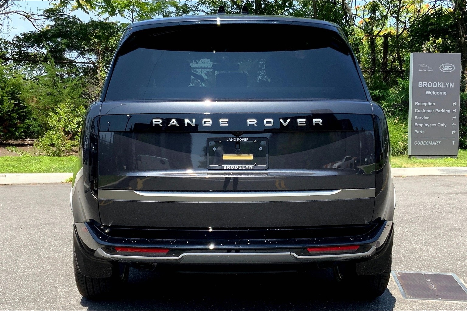 2025 Land Rover Range Rover SE photo 4