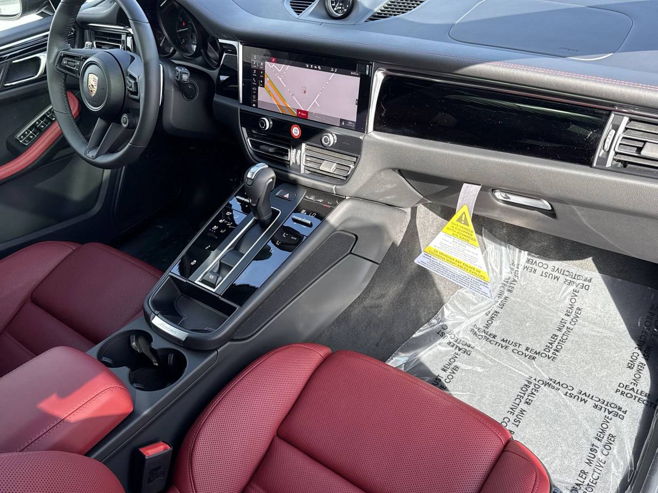 2025 Porsche Macan T photo 16