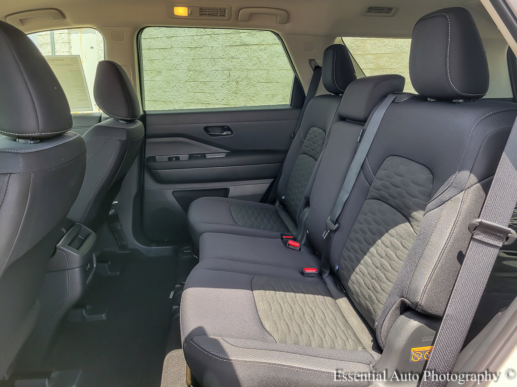 2025 Nissan Pathfinder S photo 9