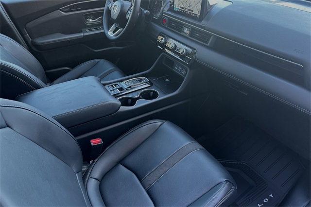 2025 Honda Pilot Touring photo 13