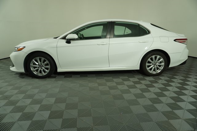 2020 Toyota Camry LE photo 4