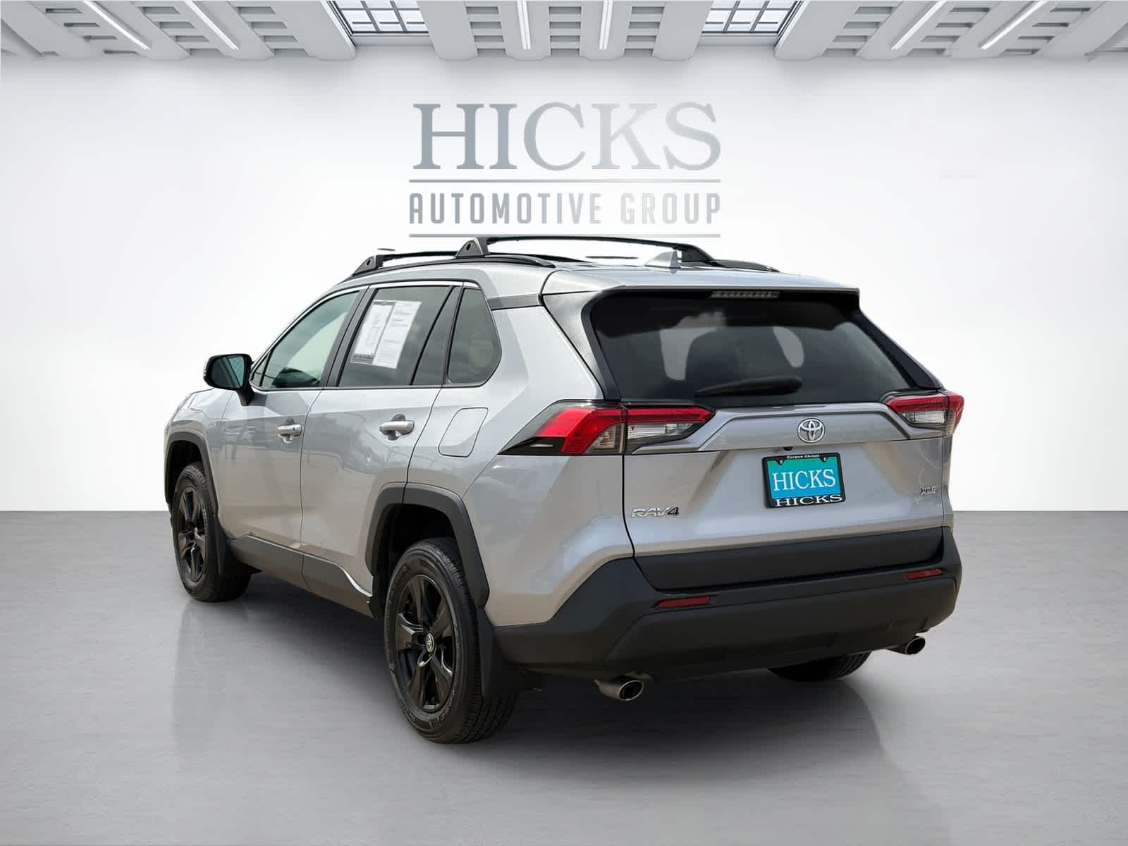 2023 Toyota RAV4 XLE photo 2