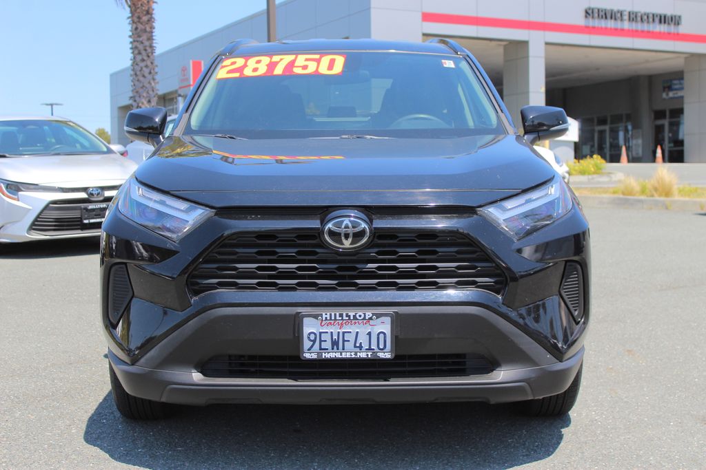 2023 Toyota RAV4 XLE photo 3