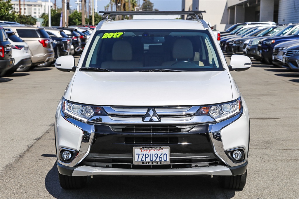2017 Mitsubishi Outlander SEL photo 2