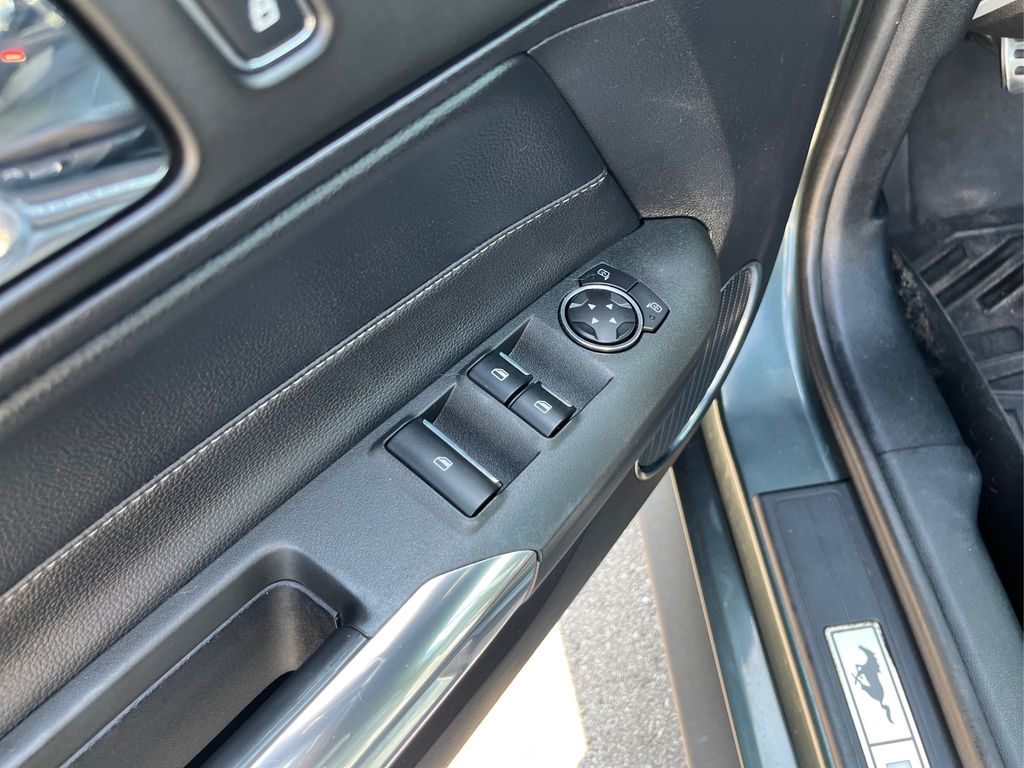 2016 Ford Mustang EcoBoost Premium photo 29