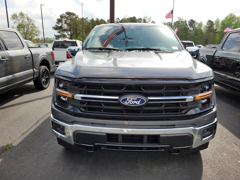 2025 Ford F-150 XLT photo 2