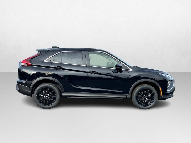 2024 Mitsubishi Eclipse Cross LE photo 2