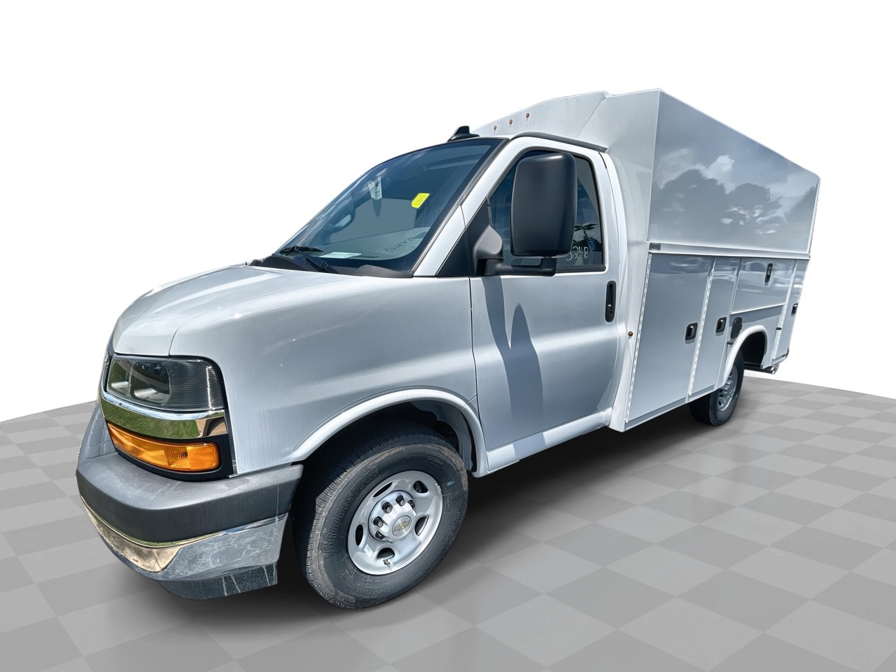 2024 Chevrolet Express Cutaway Base's photo