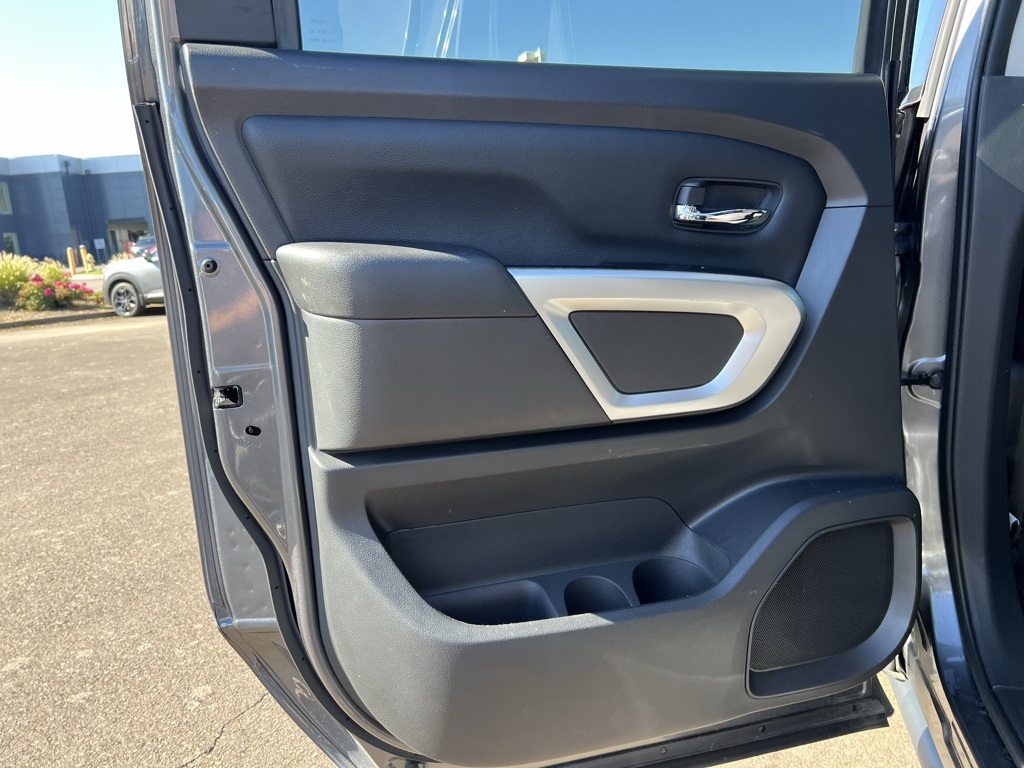 2023 Nissan Titan SV photo 24