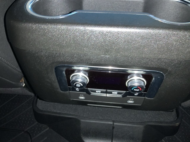 2023 Gmc Yukon SLT photo 38