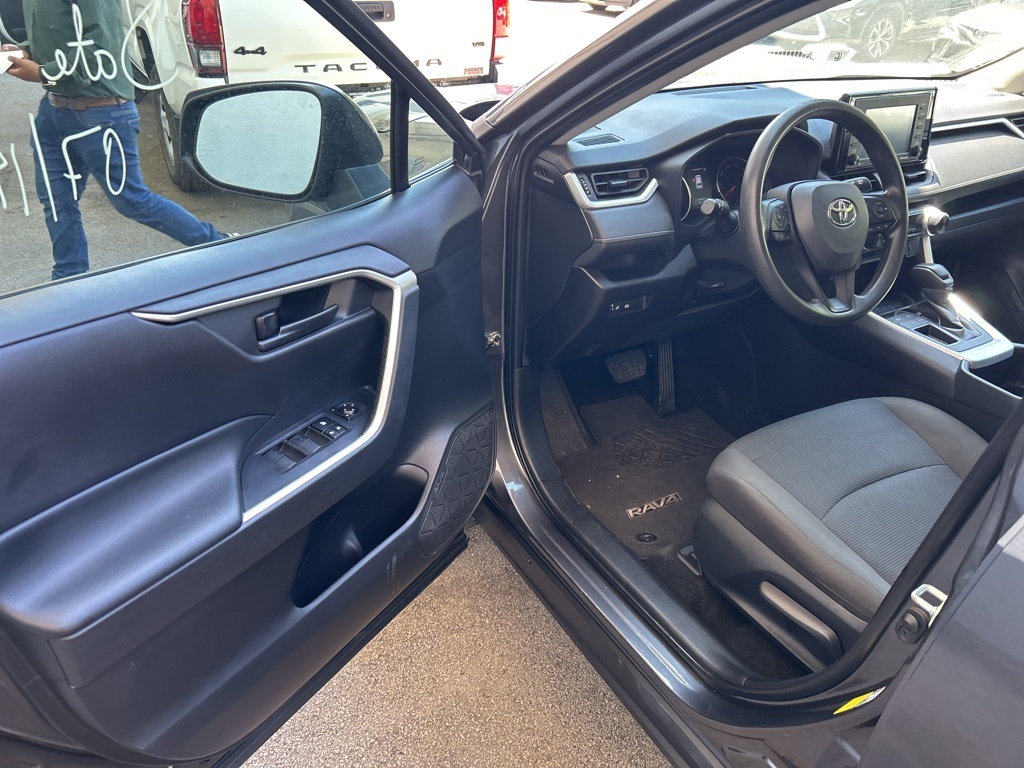 2022 Toyota RAV4 LE photo 4