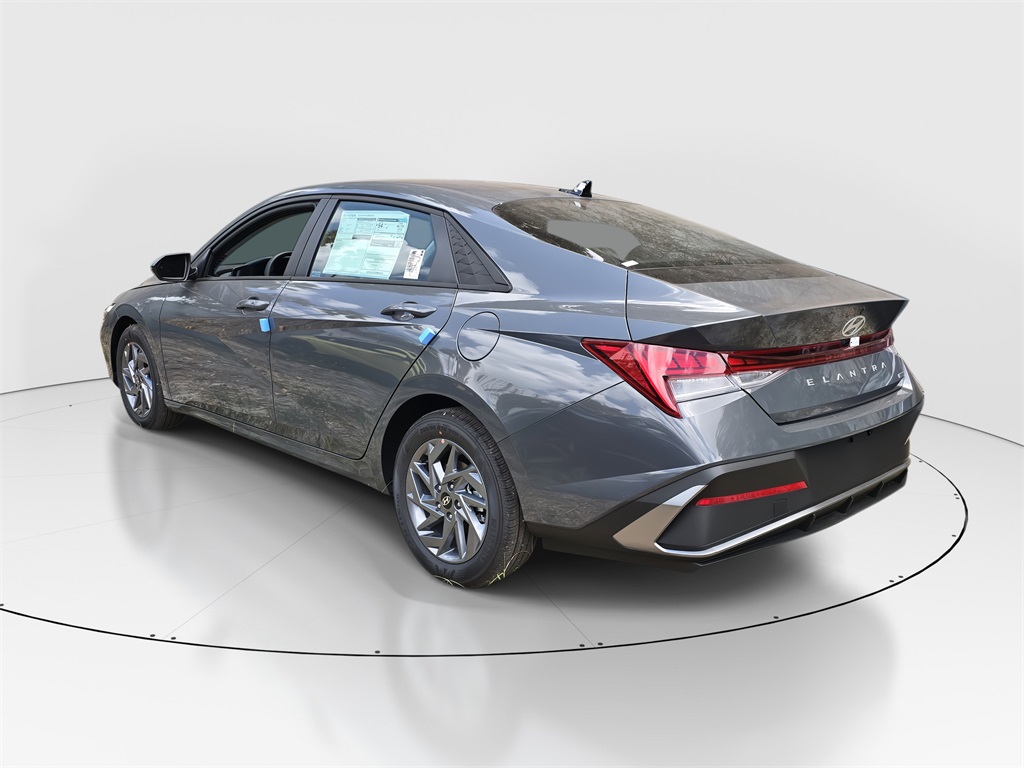 2025 Hyundai Elantra Hybrid photo 4