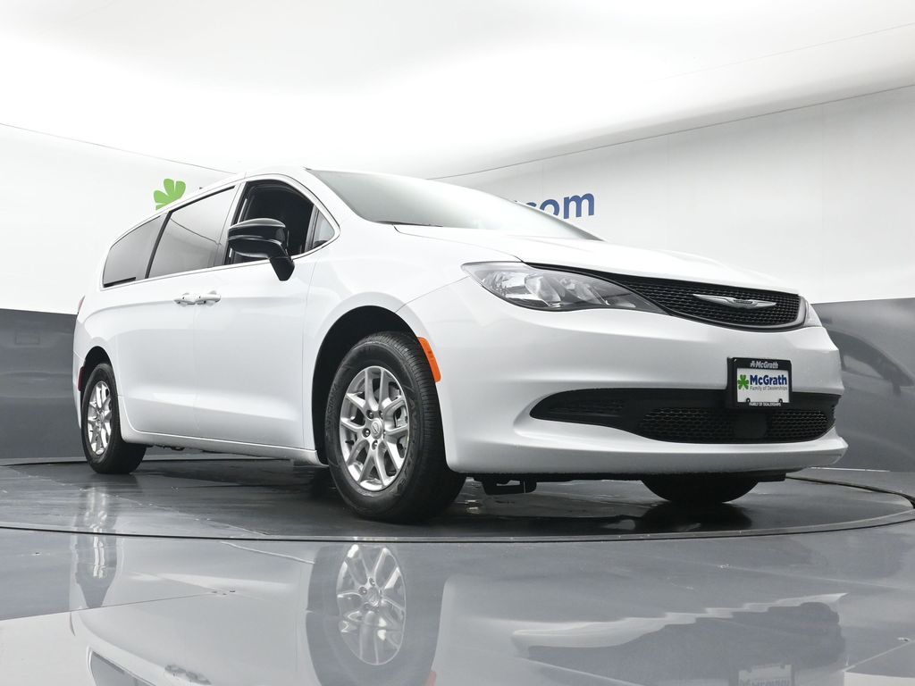 2026 Chrysler Voyager LE photo 22