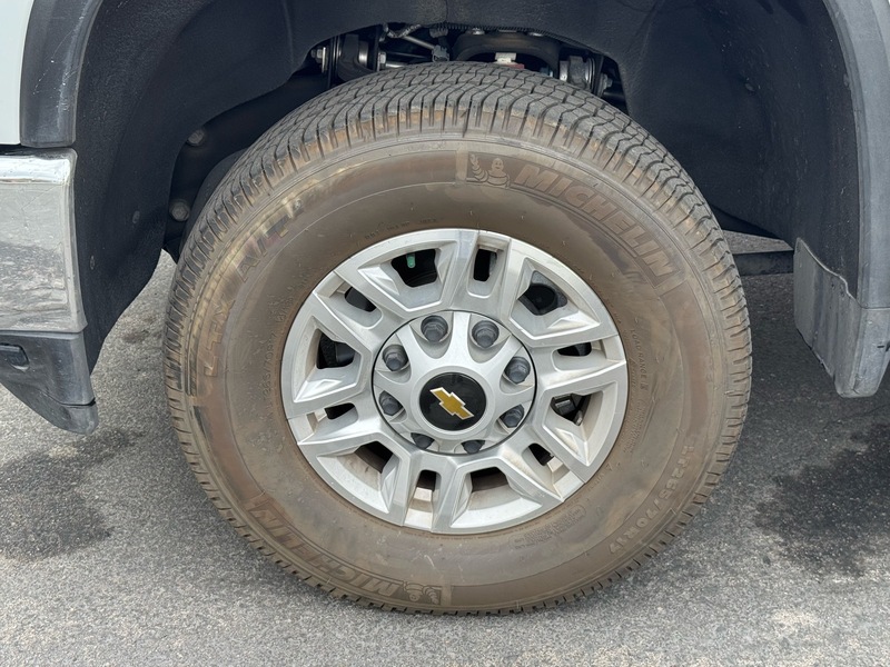 2022 Chevrolet Silverado 2500HD LT photo 2