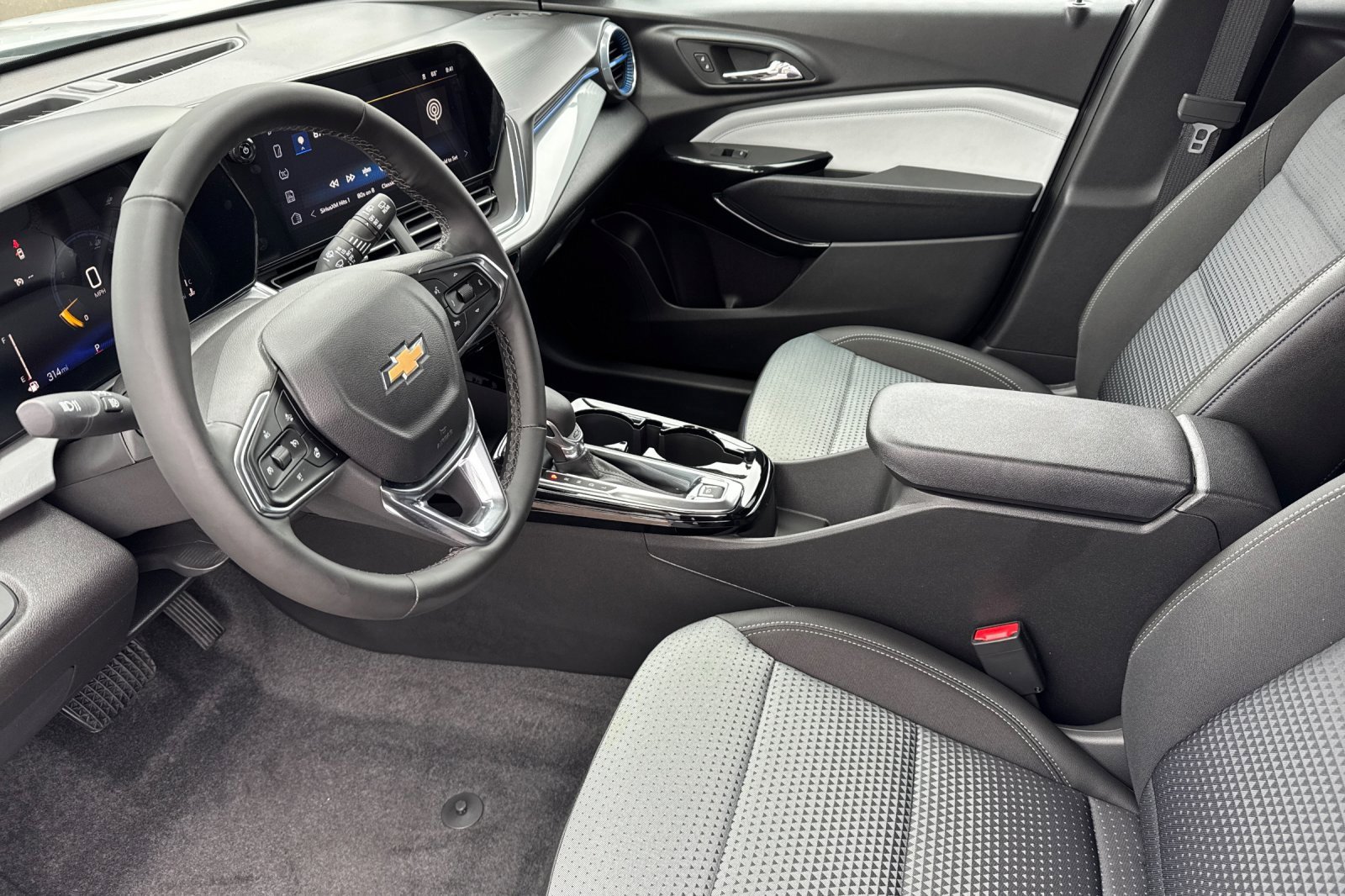 2025 Chevrolet Trax LT photo 6