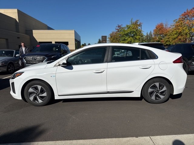 2017 Hyundai Ioniq SEL photo 3