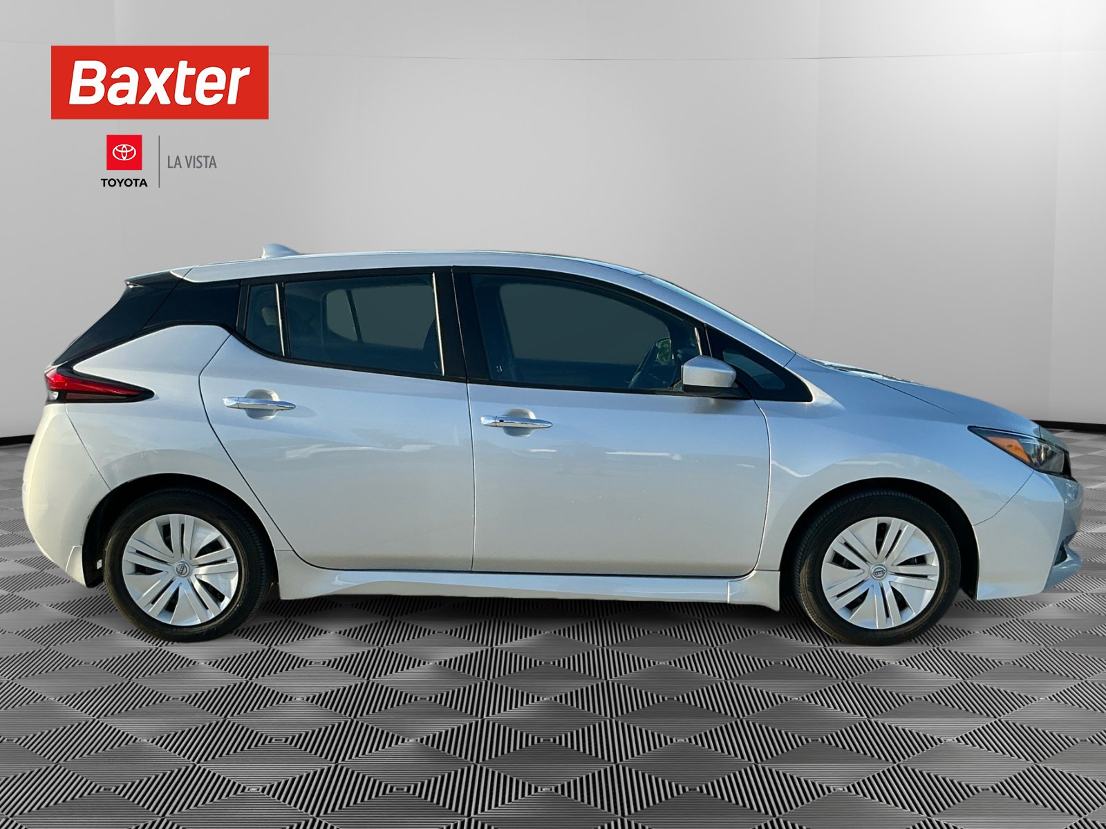 2023 Nissan Leaf S photo 9
