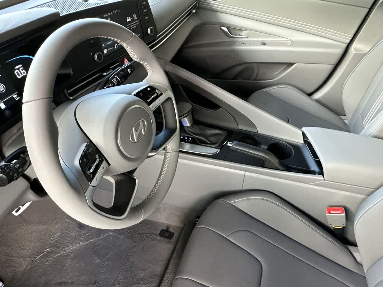 2025 Hyundai Elantra SEL Sport photo 7