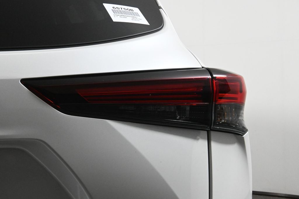2024 Toyota Highlander XLE photo 12