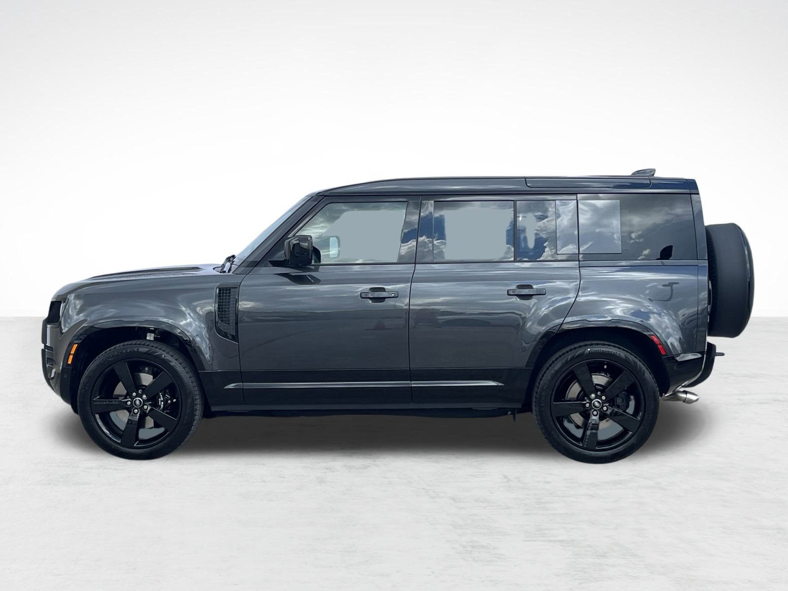 2025 Land Rover Defender 110 V8 photo 2