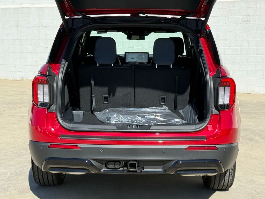 2025 Ford Explorer ST-Line photo 15