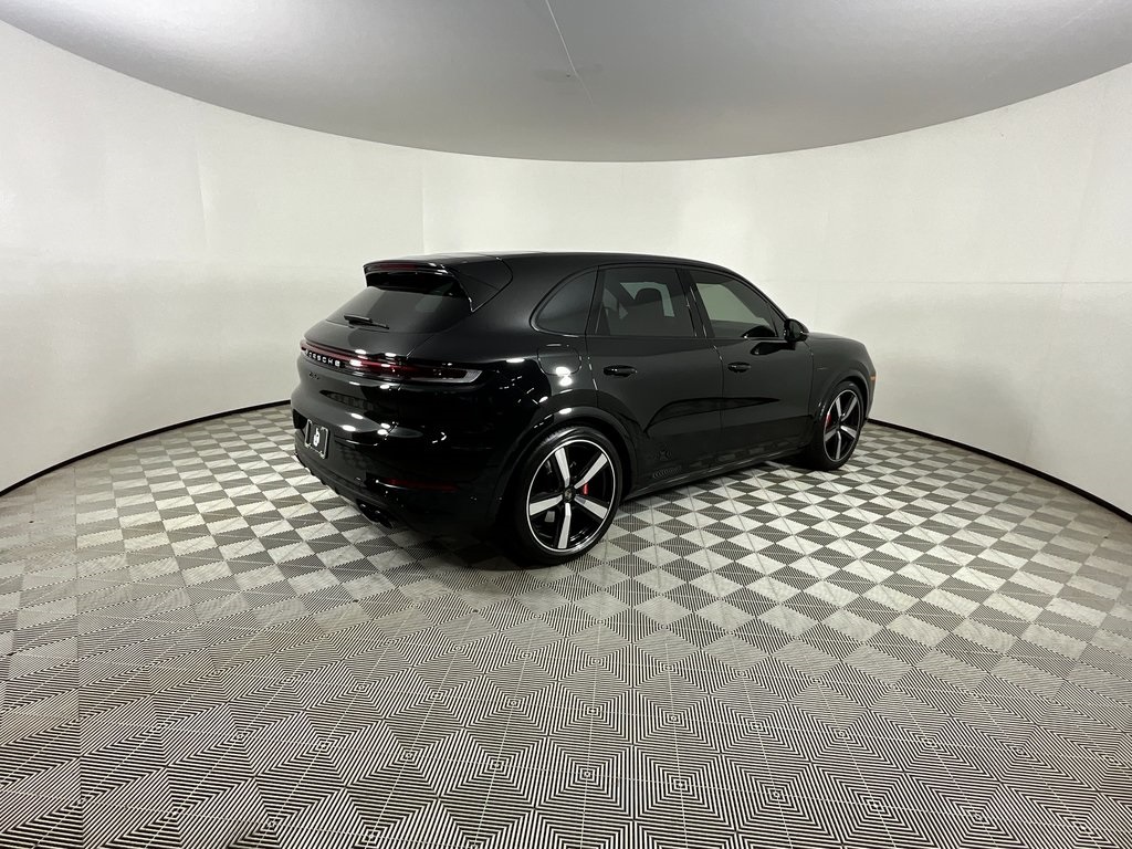 2025 Porsche Cayenne E-Hybrid Turbo photo 3
