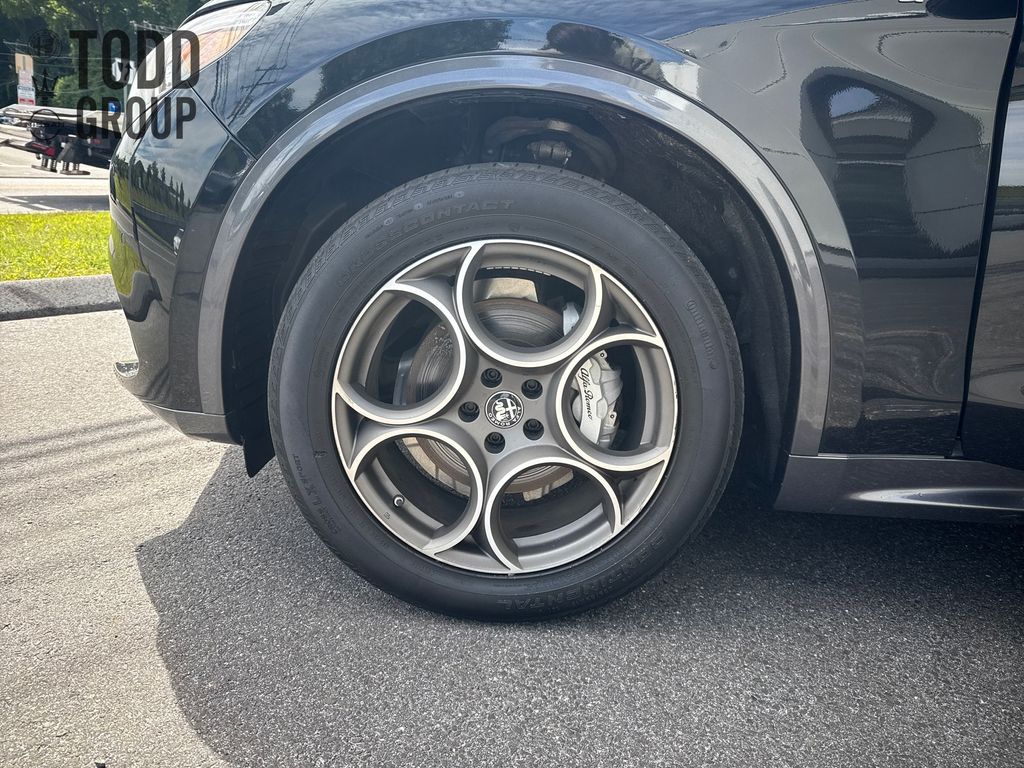 2022 Alfa Romeo Stelvio Ti photo 17