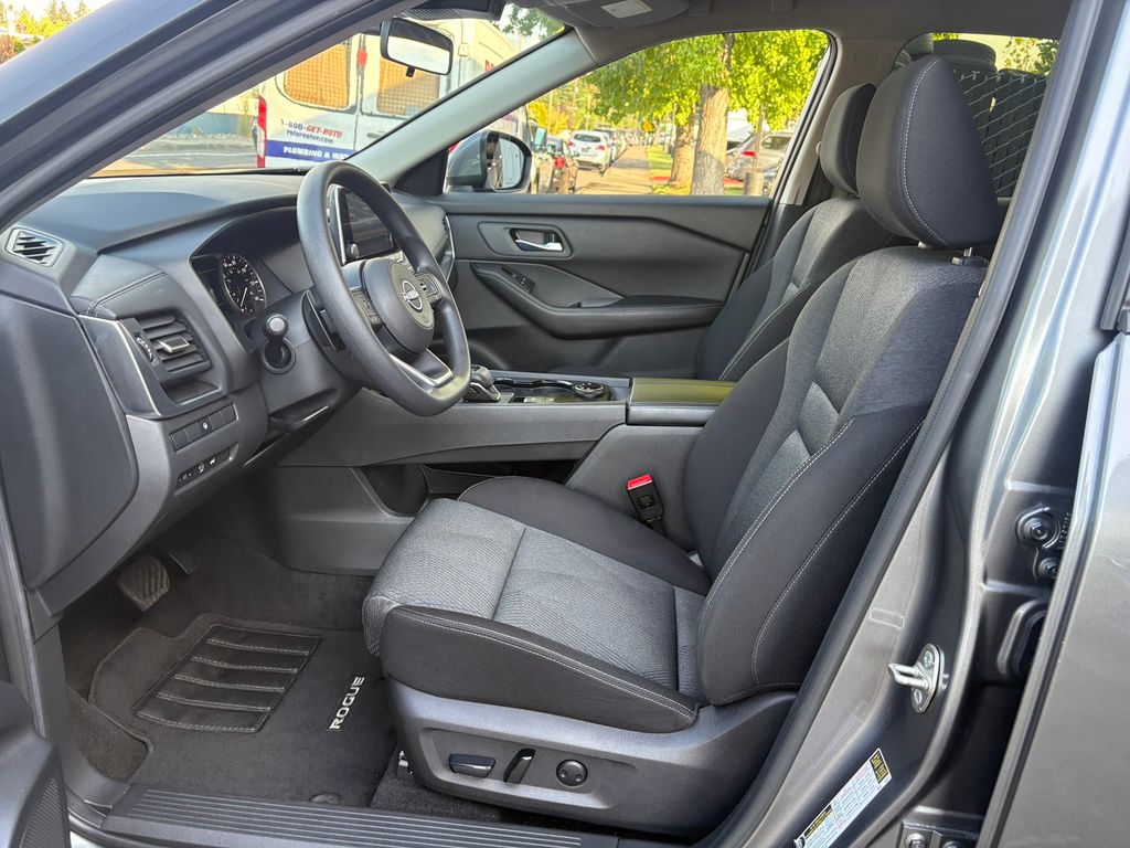 2024 Nissan Rogue SV photo 15
