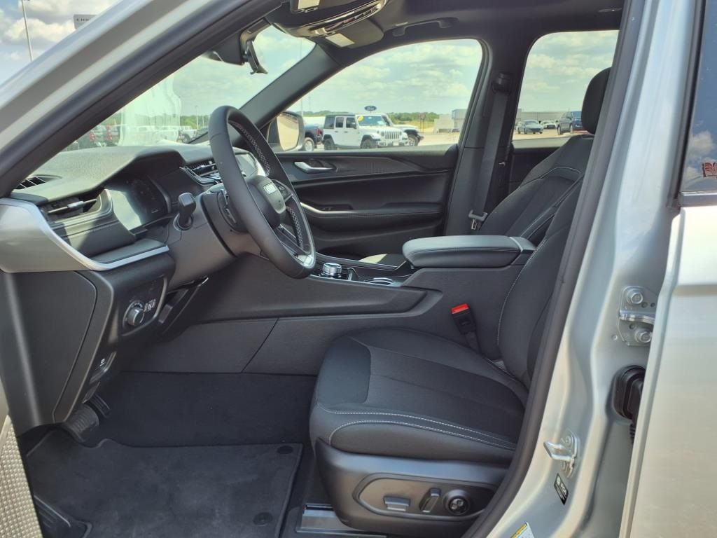 2025 Jeep Grand Cherokee Laredo X photo 10