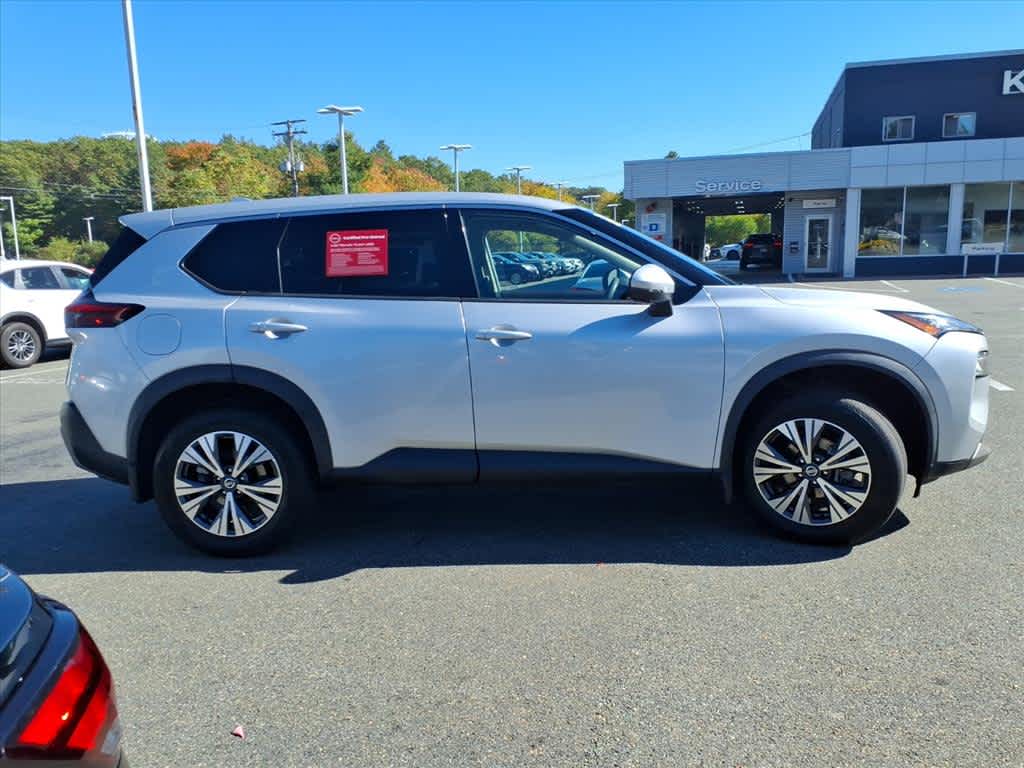 2021 Nissan Rogue SV photo 4