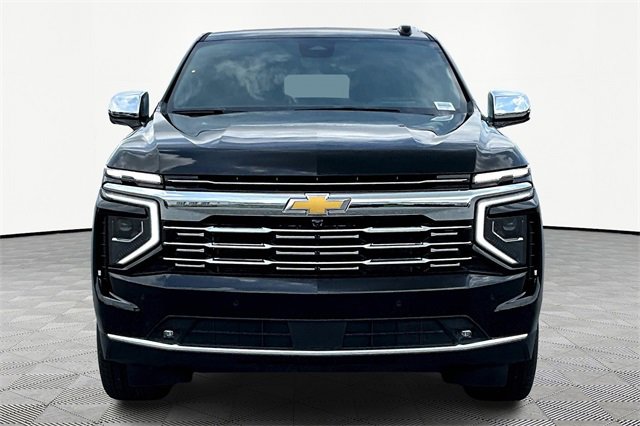 2025 Chevrolet Suburban Premier photo 2