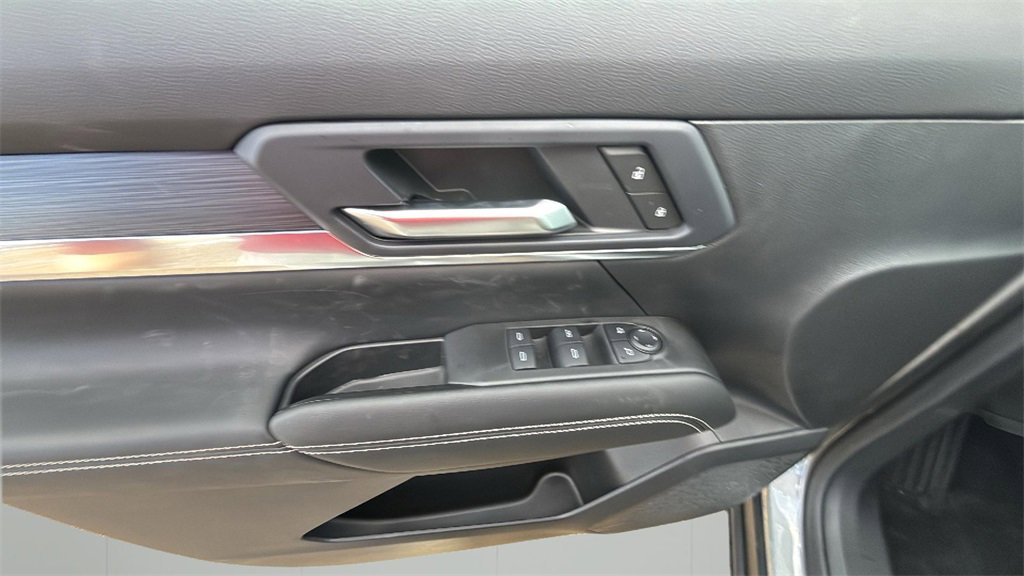 New 2025 Sterling Metallic GMC Elevation image 10