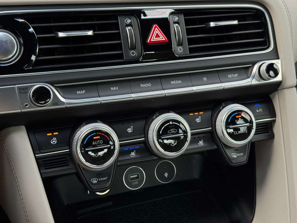 2023 Genesis G70 3.3T Sport Prestige photo 32