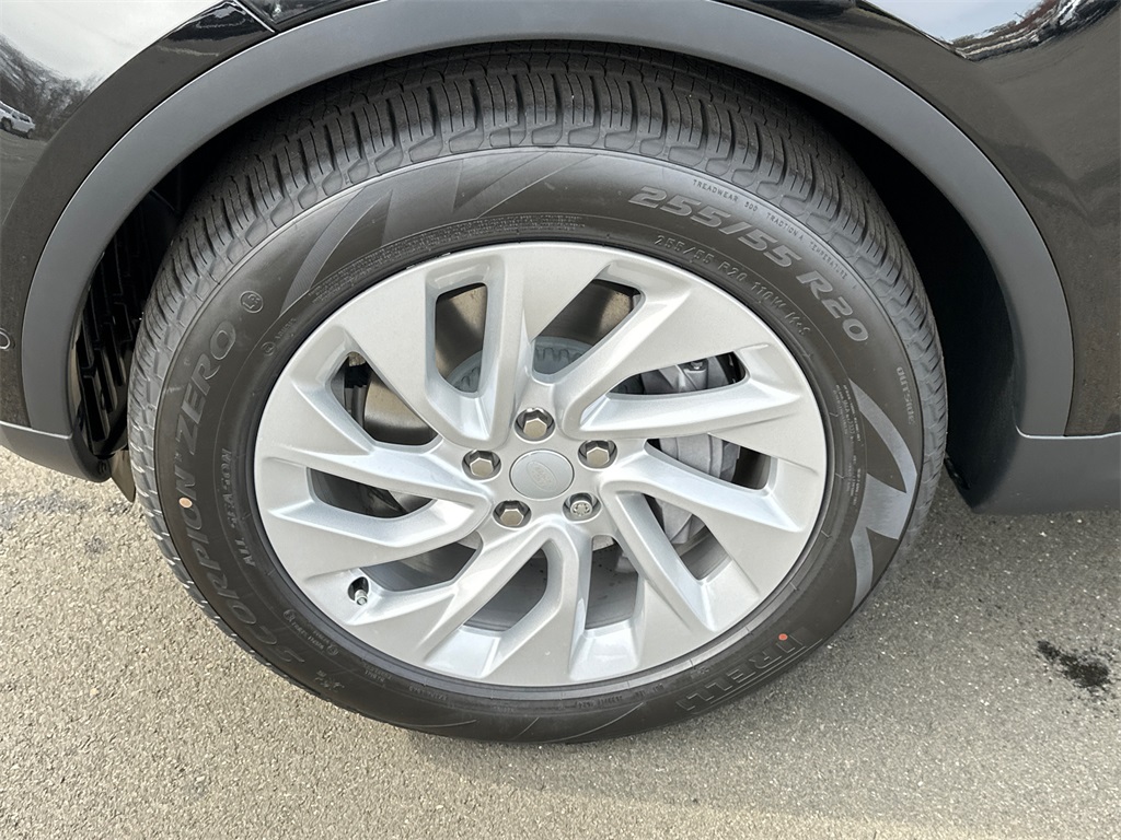 2025 Land Rover Discovery S photo 7