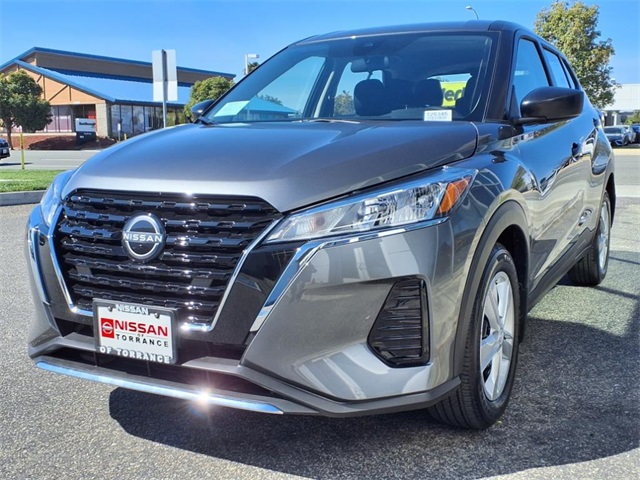 2025 Nissan Kicks Play S photo 3