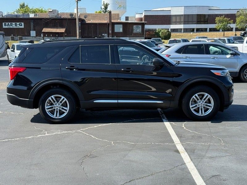 2022 Ford Explorer XLT photo 2