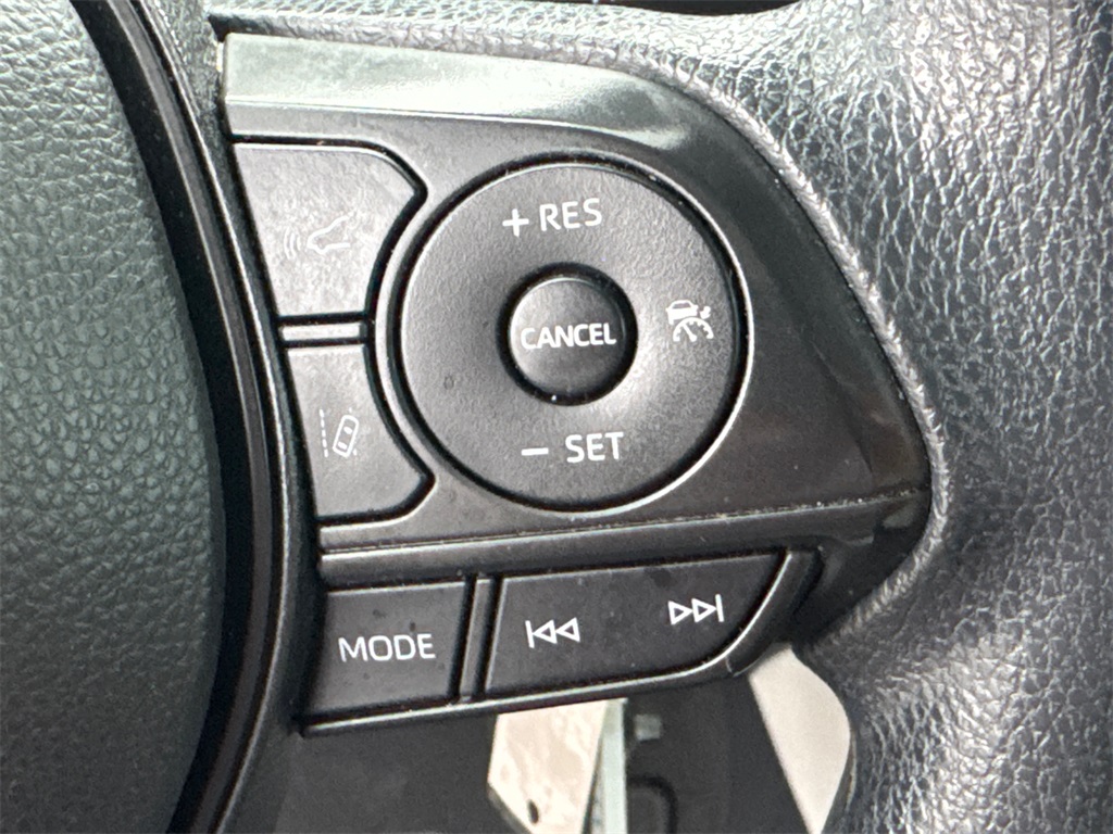 2022 Toyota Corolla Cross L photo 23