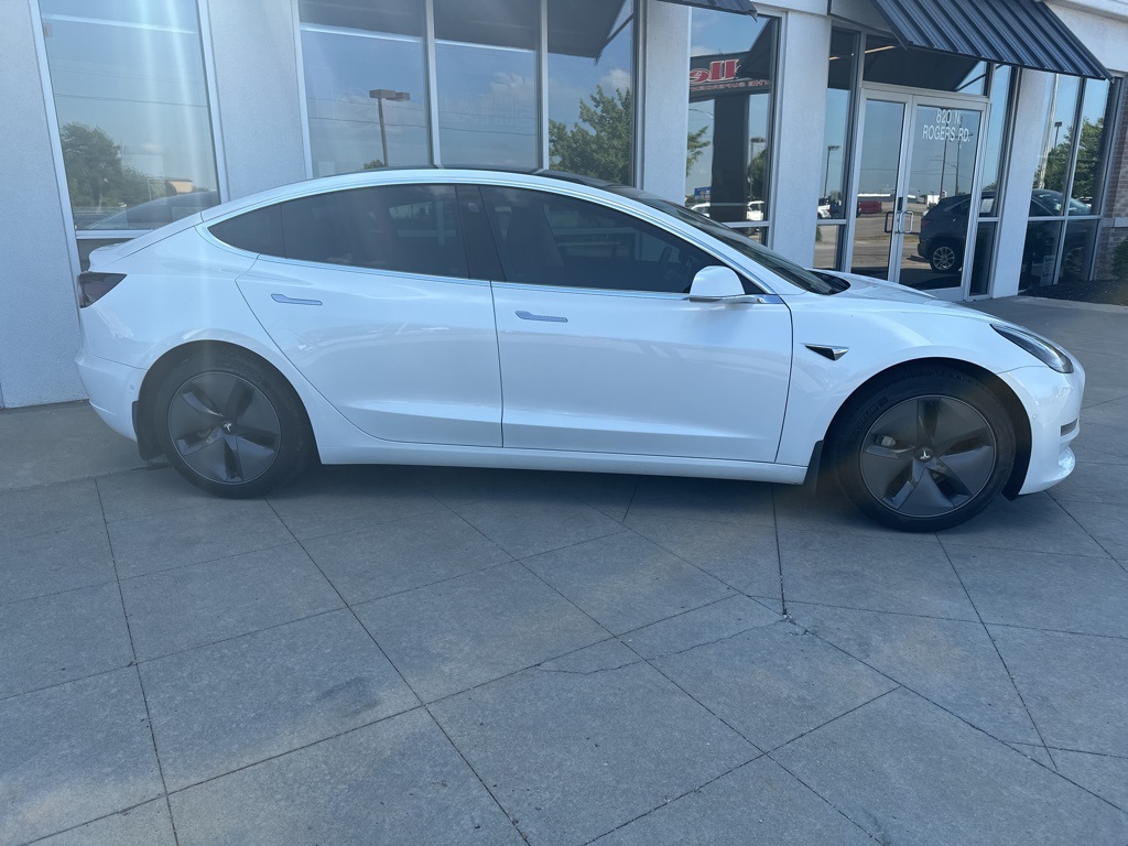 2020 Tesla Model 3 Standard Range Plus photo 3