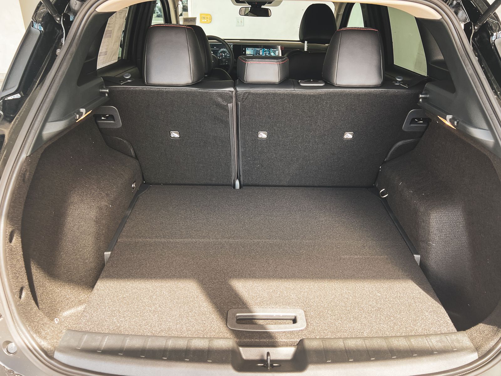 2026 Nissan Kicks SR photo 27
