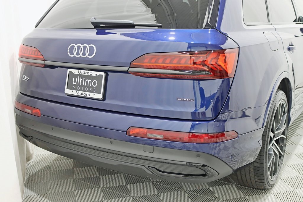 2022 Audi Q7 55 Prestige photo 4