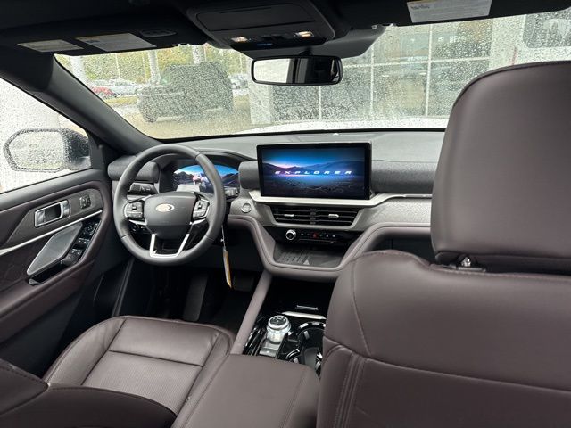 2025 Ford Explorer Platinum photo 13