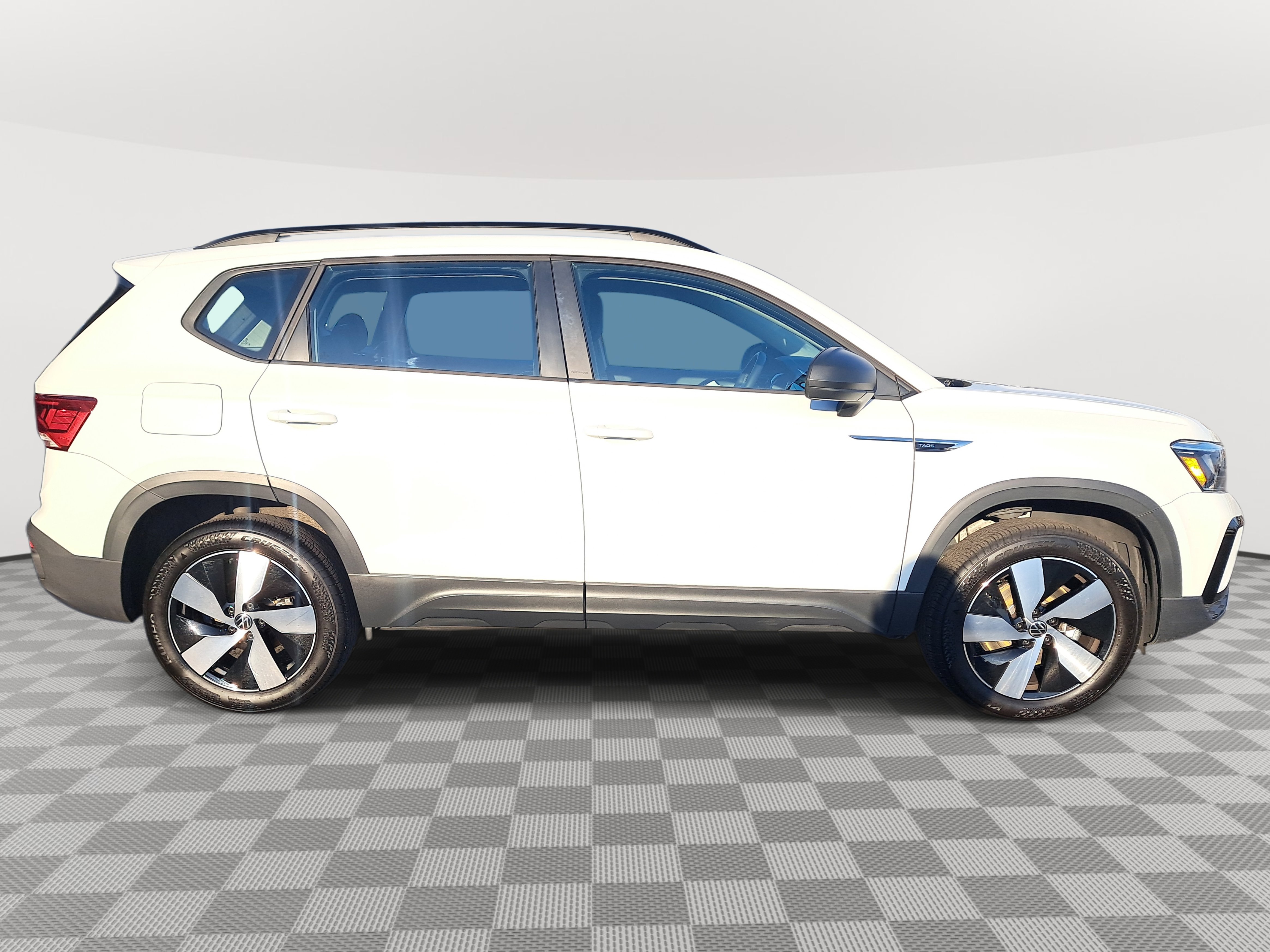2024 Volkswagen Taos S photo 2