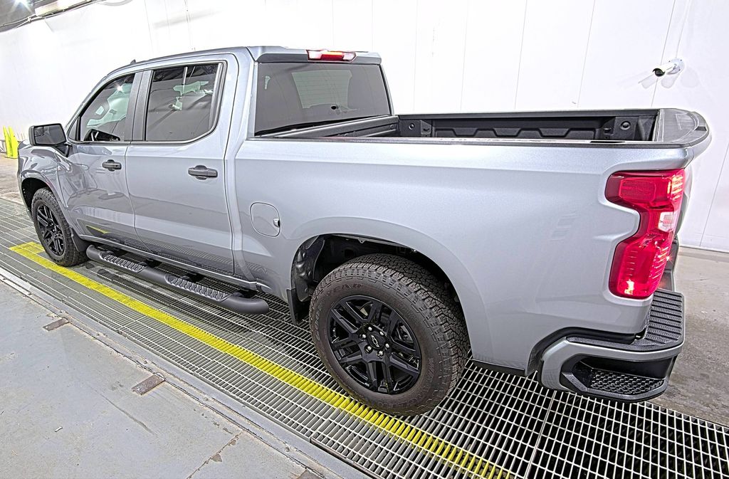 2025 Chevrolet Silverado 1500 Custom photo 5