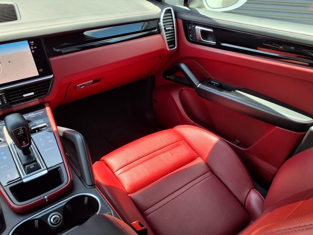 2023 Porsche Cayenne Base photo 23