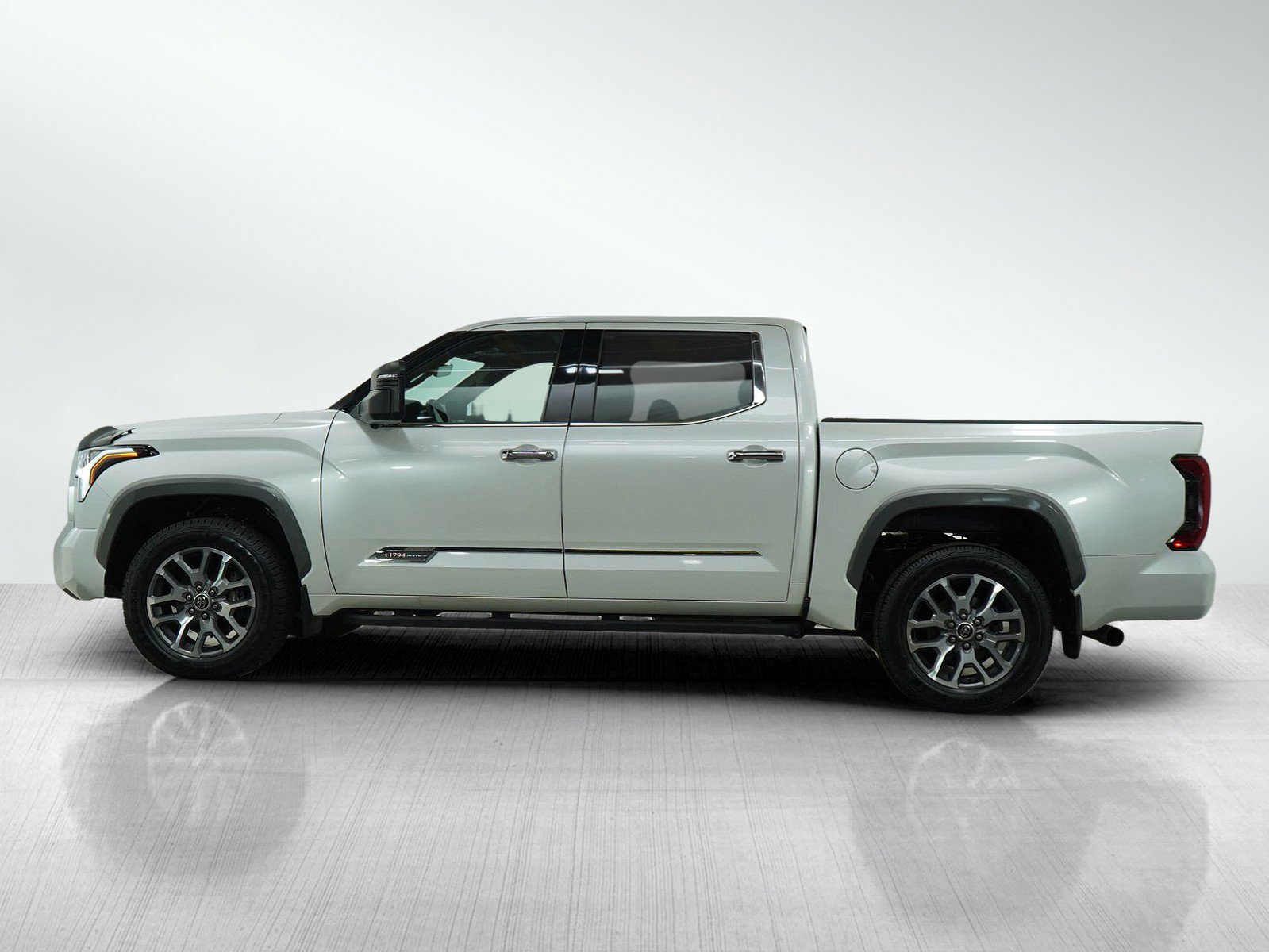 Used 2022 Toyota Tundra Platinum with VIN 5TFMA5DB4NX015221 for sale in Bloomington, Minnesota