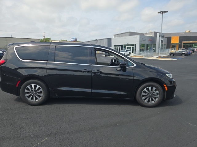 2024 Chrysler Pacifica Hybrid photo 4