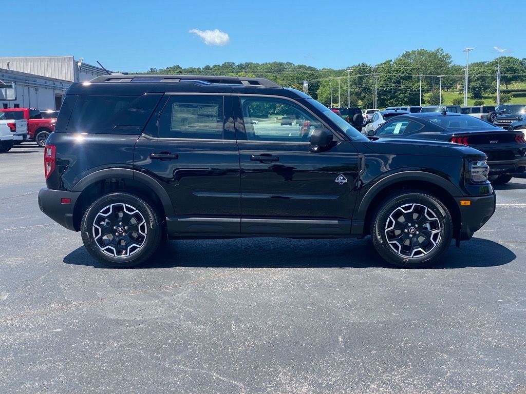 2025 Ford Bronco Sport Outer Banks photo 3