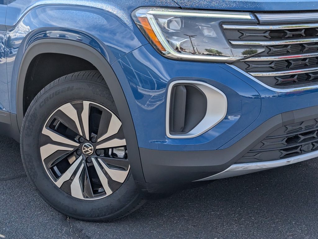 2025 Volkswagen Atlas SE photo 2