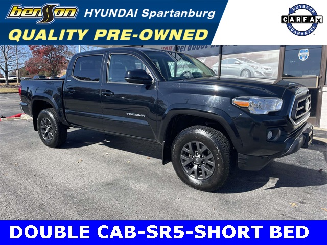 2022 Toyota Tacoma SR5's photo