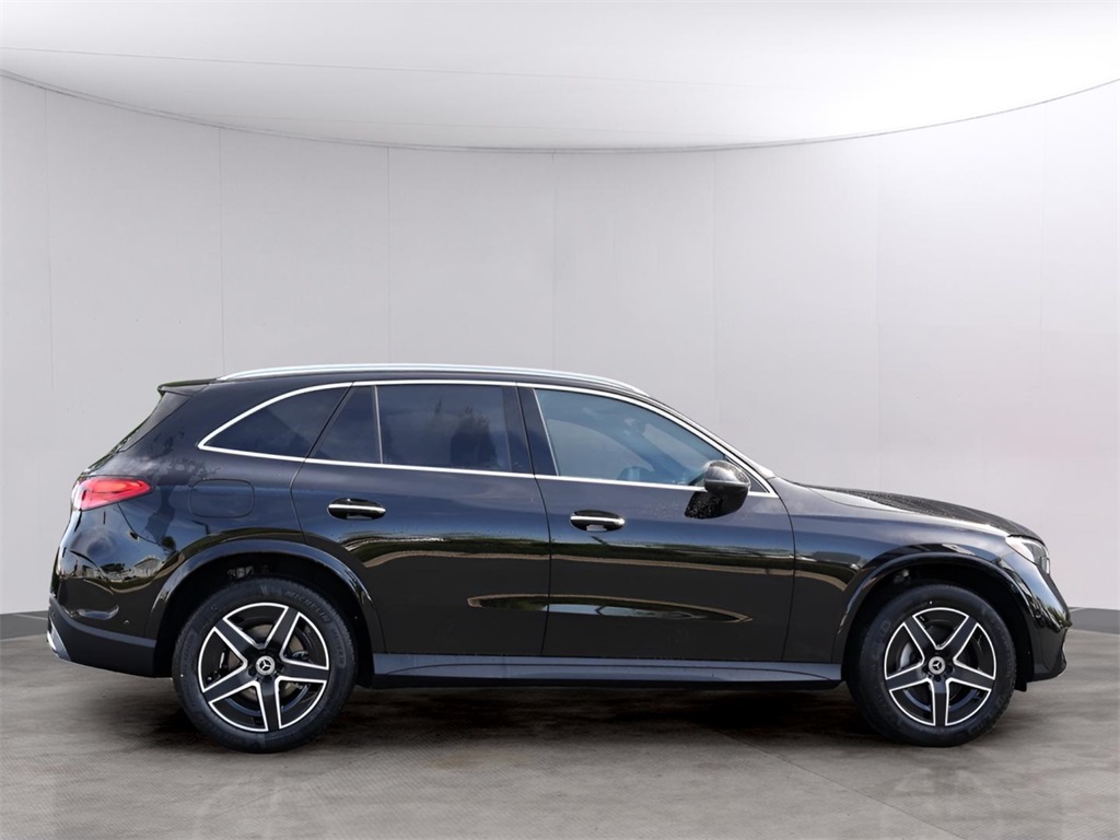 2025 Mercedes Benz GLC 300 4MATIC photo 3
